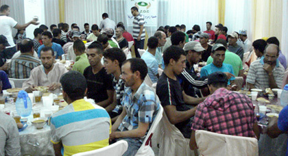 جمعية زمزم تنظم عمليات إفطار الصائم بالحسيمة جمعية زمزم تنظم عمليات إفطار الصائم بالحسيمة