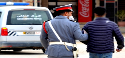بني انصار.. عناصر الدرك الملكي بفرخانة تعتقل مروجا للمخدرات الصلبة من صنف "الهروين" متلبسا بترويجها بني انصار.. عناصر الدرك الملكي بفرخانة تعتقل مروجا للمخدرات الصلبة من صنف "الهروين" متلبسا بترويجها