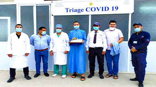 الناشط المدني رشيد زناي يُكرّم مُعالِجي مرضى "كورونا" بمستشفى الناظور الناشط المدني رشيد زناي يُكرّم مُعالِجي مرضى "كورونا" بمستشفى الناظور