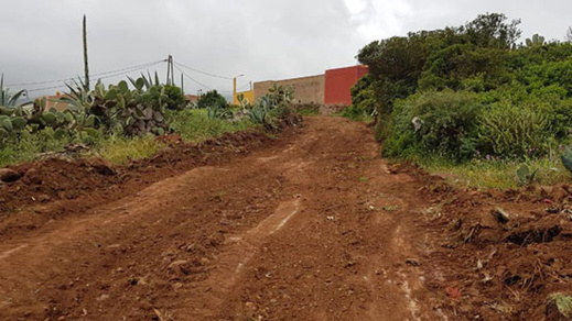 فك العزلة عن مجموعة من دواوير القرمود عبر بناء مسلك طرقي من طرف محسنين فك العزلة عن مجموعة من دواوير القرمود عبر بناء مسلك طرقي من طرف محسنين