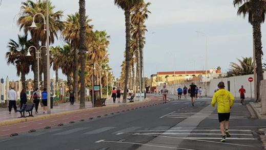بالصور.. بعد ارتفاع حالات الشفاء بمليلية وقرب القضاء على كورونا المواطنون يخرجون لممارسة الرياضة بالصور.. بعد ارتفاع حالات الشفاء بمليلية وقرب القضاء على كورونا المواطنون يخرجون لممارسة الرياضة