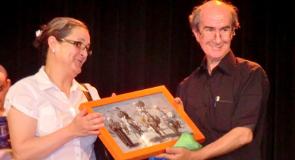 حفل تكريمي للفنان والباحث حسن ثذرين بدار الثقافة بالحسيمة حفل تكريمي للفنان والباحث حسن ثذرين بدار الثقافة بالحسيمة