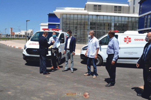 محسنون يسلمون سيارتي إسعاف هبة للمستشفى الإقليمي الجديد بالدريوش محسنون يسلمون سيارتي إسعاف هبة للمستشفى الإقليمي الجديد بالدريوش