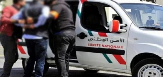 توقيف شخص رفقة خليلته صدرت في حقه 120 مذكرة بحث وطنية ضواحي العروي توقيف شخص رفقة خليلته صدرت في حقه 120 مذكرة بحث وطنية ضواحي العروي