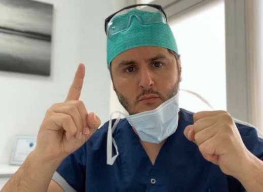 أمر الملك بنقله إلى هولندا.. طبيب ريفي يزف بشرى نجاح عملية الطفل الذي افترسته كلاب ضالة أمر الملك بنقله إلى هولندا.. طبيب ريفي يزف بشرى نجاح عملية الطفل الذي افترسته كلاب ضالة