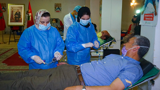 الحملة الكبرى لـ"التبرع بالدم" تستمر بمشاركة مهنيي قطاع سيارات الأجرة الصغيرة بالناظور الحملة الكبرى لـ"التبرع بالدم" تستمر بمشاركة مهنيي قطاع سيارات الأجرة الصغيرة بالناظور