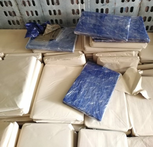 شاهدوا.. حجز أكثر من 6 أطنان من الحشيش على متن شاحنة للنقل الدولي شاهدوا.. حجز أكثر من 6 أطنان من الحشيش على متن شاحنة للنقل الدولي