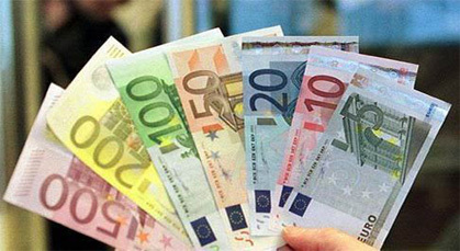 تحويلات المهاجرين المغاربة تنخفض بنسبة 2.5 % نهاية يوليوز المنصرم تحويلات المهاجرين المغاربة تنخفض بنسبة 2.5 % نهاية يوليوز المنصرم
