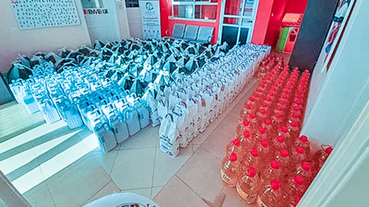 جمعويون بـ"دار الكبداني" يدعمون الأسر المعوزة وفاقدي العمل بالمُؤَن الغذائية جمعويون بـ"دار الكبداني" يدعمون الأسر المعوزة وفاقدي العمل بالمُؤَن الغذائية