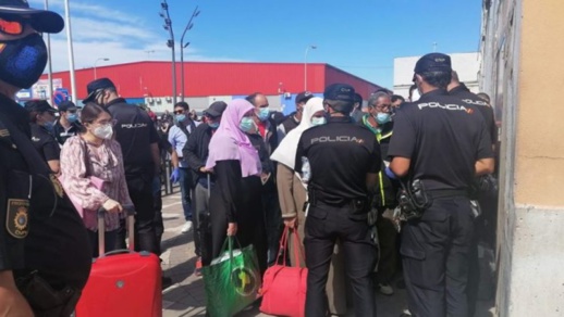 إجراء تحاليل إضافية للعائدين من مليلية بعد تسجيل حالة إصابة بـ"كورونا" في صفوفهم إجراء تحاليل إضافية للعائدين من مليلية بعد تسجيل حالة إصابة بـ"كورونا" في صفوفهم