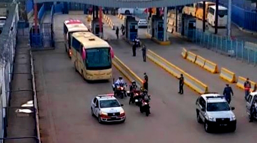 باستثناء شخص واحد.. جميع تحاليل المغاربة العائدين من مليلية سلبية وفحوصات ثانية في انتظارهم باستثناء شخص واحد.. جميع تحاليل المغاربة العائدين من مليلية سلبية وفحوصات ثانية في انتظارهم