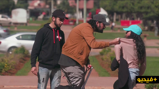 شاهدوا حلقة جديدة من مقلب الكاميرا الخفية الناطقة بالريفية.. شاب يضبط شقيقته رفقة غرباء 