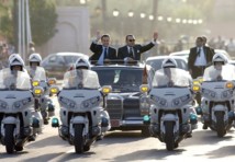 ساركوزي وزوجته يعودان من مراكش إلى فرنسا في الطائرة الخاصة للملك محمد السادس ساركوزي وزوجته يعودان من مراكش إلى فرنسا في الطائرة الخاصة للملك محمد السادس