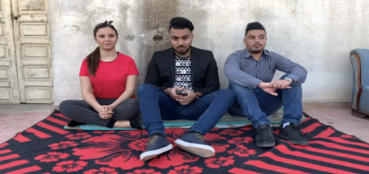 شاهدوا الحلقة الأخيرة الخاصة بكواليس تصوير السلسلة الهزلية "المشاكييل" بالريفية شاهدوا الحلقة الأخيرة الخاصة بكواليس تصوير السلسلة الهزلية "المشاكييل" بالريفية
