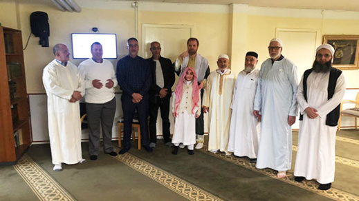 الجالية المغربية يؤدون صلاة عيد الفطر بالدنمارك في ظروف إستثنائية الجالية المغربية يؤدون صلاة عيد الفطر بالدنمارك في ظروف إستثنائية