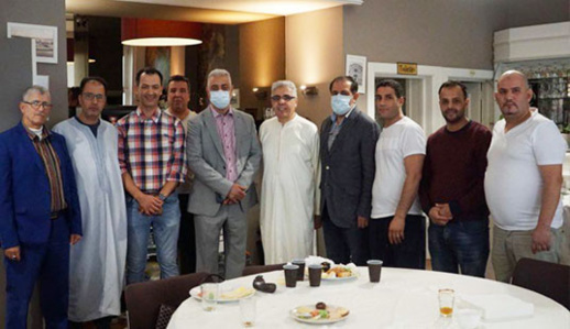 القنصل العام للمملكة المغربية ببروكسيل يزور المغاربة العالقين يوم عيد الفطر المبارك القنصل العام للمملكة المغربية ببروكسيل يزور المغاربة العالقين يوم عيد الفطر المبارك