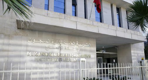 مندوبية السجون تتراجع عن قرار تفتيش أصحاب البذلة السوداء مندوبية السجون تتراجع عن قرار تفتيش أصحاب البذلة السوداء