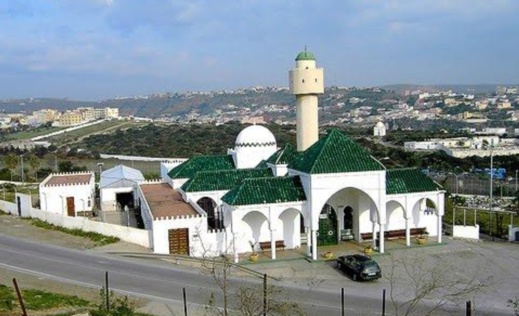 توقيف "حفار القبور" بمليلية يشتبه في اعتدائه جنسيا على مغربية عالقة توقيف "حفار القبور" بمليلية يشتبه في اعتدائه جنسيا على مغربية عالقة