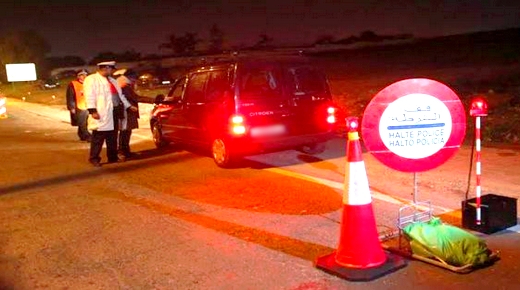 استغل منصبه الوظيفي.. نقل أسرة من طنجة إلى تطوان مقابل مبلغ مادي يقود شرطي إلى الاعتقال استغل منصبه الوظيفي.. نقل أسرة من طنجة إلى تطوان مقابل مبلغ مادي يقود شرطي إلى الاعتقال