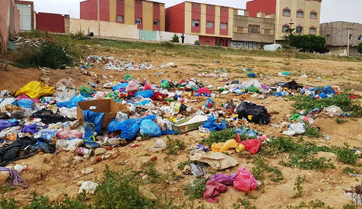  الدريوش... جماعة "آيت مايت" تغرق تحت أكوام الأزبال والساكنة تشتكي