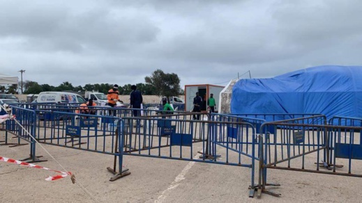 السلطات الاسبانية تغلق "مخيم" أحدث لإيواء المغاربة العالقين بمليلية السلطات الاسبانية تغلق "مخيم" أحدث لإيواء المغاربة العالقين بمليلية