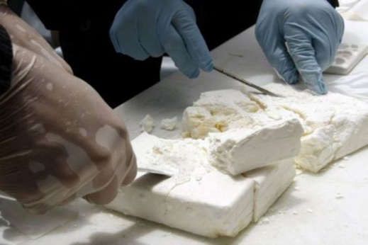 الحسيمة.. خمس سنوات سجنا ومليار في حق متهمَين بترويج "الكوكا" وخرق الطوارئ الصحية الحسيمة.. خمس سنوات سجنا ومليار في حق متهمَين بترويج "الكوكا" وخرق الطوارئ الصحية