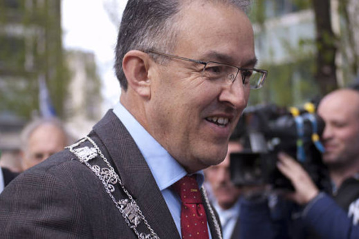 العمدة أبوطالب يرفض الترخيص لمظاهرة حاشدة ضد العنصرية ويقترح الاحتجاج من "البالكون" العمدة أبوطالب يرفض الترخيص لمظاهرة حاشدة ضد العنصرية ويقترح الاحتجاج من "البالكون"