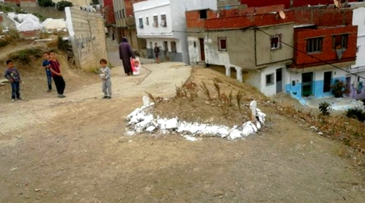 سابقة مثيرة.. سكان يستفيقون على "قبر ميت" وسط حيهم بطنجة سابقة مثيرة.. سكان يستفيقون على "قبر ميت" وسط حيهم بطنجة
