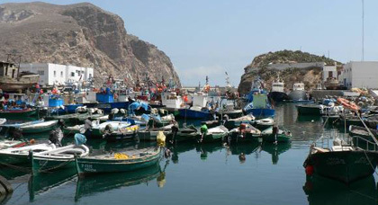 الاستغلال اللامسؤول للموارد البحرية يهدد مخزون الأسماك بالحسيمة الاستغلال اللامسؤول للموارد البحرية يهدد مخزون الأسماك بالحسيمة