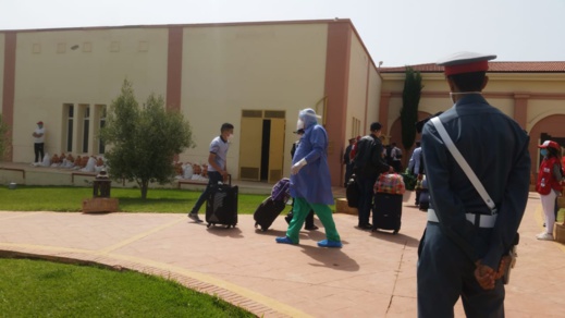 خمسة عائدين من الجزائر يصابون بفيروس كورونا