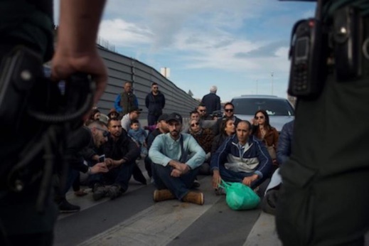 المغاربة العالقون بالخارج يخوضون إضرابا عن الطعام المغاربة العالقون بالخارج يخوضون إضرابا عن الطعام