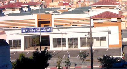 تجار المركب التجاري "ميرادور"  بالحسيمة يحتجون على خروقات في توزيع المحلات التجارية تجار المركب التجاري "ميرادور"  بالحسيمة يحتجون على خروقات في توزيع المحلات التجارية