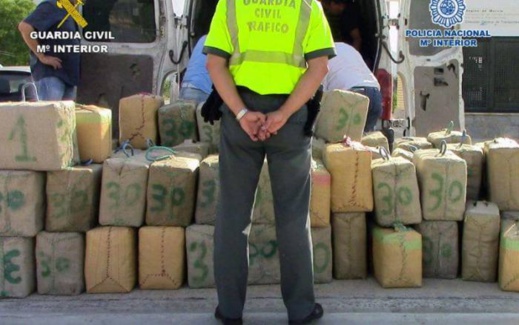 ذيجيتارو.. الحرس المدني الإسباني يحجز 1960 كيلو من الحشيش القادم من المغرب ذيجيتارو.. الحرس المدني الإسباني يحجز 1960 كيلو من الحشيش القادم من المغرب