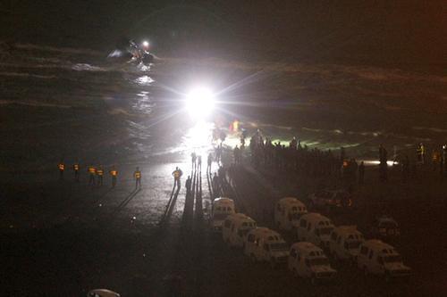 قوات الأمن الإسبانية والمغربية تقدم على ترحيل 81 مهاجرا سريا اقتحموا جزيرة "الصفيحة" المحتلة قوات الأمن الإسبانية والمغربية تقدم على ترحيل 81 مهاجرا سريا اقتحموا جزيرة "الصفيحة" المحتلة