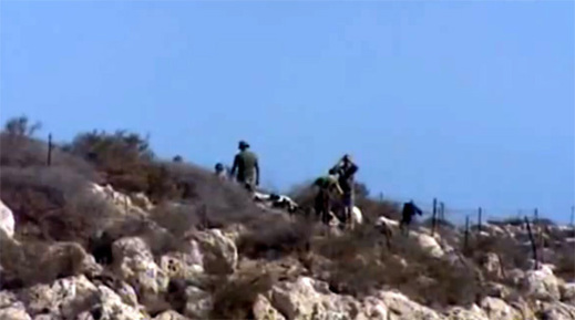 قوات الأمن الإسبانية والمغربية تقدم على ترحيل 81 مهاجرا سريا اقتحموا جزيرة "الصفيحة" المحتلة قوات الأمن الإسبانية والمغربية تقدم على ترحيل 81 مهاجرا سريا اقتحموا جزيرة "الصفيحة" المحتلة