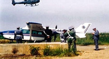 وزير الداخلية: هناك طائرات خفيفة تهرب المخدرات بين المغرب وإسبانيا لايرصدها الرادار وزير الداخلية: هناك طائرات خفيفة تهرب المخدرات بين المغرب وإسبانيا لايرصدها الرادار