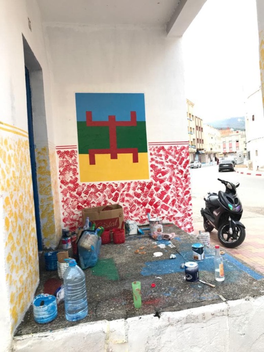 متطوعون بأزغنغان يستنكرون إقدام جهات "مجهولة" على طمس راية الهوية الأمازيغية متطوعون بأزغنغان يستنكرون إقدام جهات "مجهولة" على طمس راية الهوية الأمازيغية