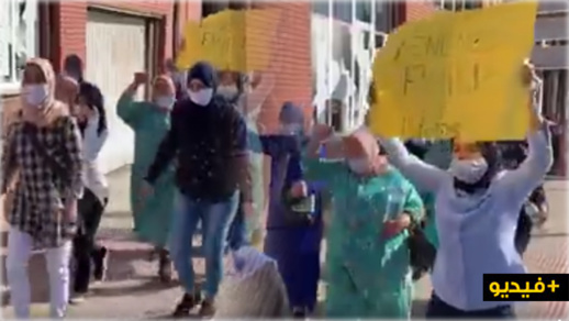 نساء محاصرات بمليلية يحتججن أمام معبر بني نصار للمطالبة بعودتهن الى المغرب نساء محاصرات بمليلية يحتججن أمام معبر بني نصار للمطالبة بعودتهن الى المغرب