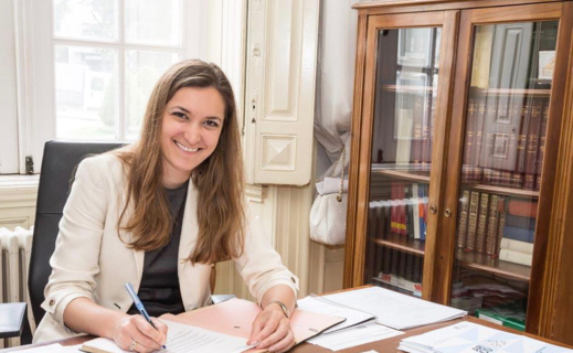 ماريا بيلار ماسيكوسا.. القنصل السابق لإسبانيا التي أغلقت الأبواب في وجه سماسرة الفيزا بالناظور ماريا بيلار ماسيكوسا.. القنصل السابق لإسبانيا التي أغلقت الأبواب في وجه سماسرة الفيزا بالناظور