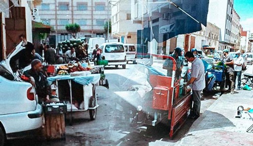 استمرار انتشار الباعة المتجولين رغم تخفيف الحجر الصحي يغضب ساكنة جماعة سلوان استمرار انتشار الباعة المتجولين رغم تخفيف الحجر الصحي يغضب ساكنة جماعة سلوان