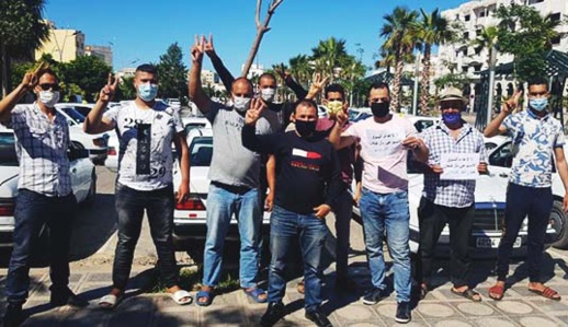 أرباب سيارات الأجرة المتضررون من إغلاق سوق أزغنغان يحتجون ويطالبون بافتتاحه لإنعاش الحركة الاقتصادية أرباب سيارات الأجرة المتضررون من إغلاق سوق أزغنغان يحتجون ويطالبون بافتتاحه لإنعاش الحركة الاقتصادية