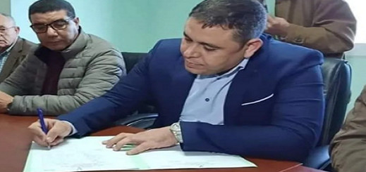 طلبات الاستفادة من "الماء والكهرباء" تجمع رئيس جماعة الناظور بالباشا ومسؤول القطاع طلبات الاستفادة من "الماء والكهرباء" تجمع رئيس جماعة الناظور بالباشا ومسؤول القطاع