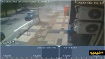 مقطع فيديو يسجل بشكل مباشر حادث السير بطريق أزغنغان