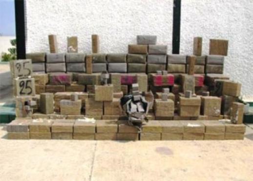 ضبط 4,3 اطنان من المخدرات على الحدود بين الجزائر والمغرب ضبط 4,3 اطنان من المخدرات على الحدود بين الجزائر والمغرب
