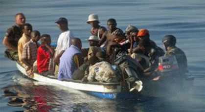 البحرية الملكية بالحسيمة توقف 66 مرشحا للهجرة السرية من بينهم 4 نساء البحرية الملكية بالحسيمة توقف 66 مرشحا للهجرة السرية من بينهم 4 نساء