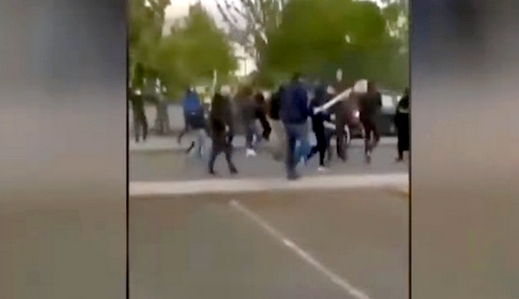 فيديوهات مروعة.. مواجهات عنيفة بين الجالية المغاربية والشيشانية بديجون الفرنسية فيديوهات مروعة.. مواجهات عنيفة بين الجالية المغاربية والشيشانية بديجون الفرنسية