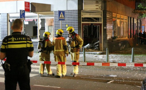 هولندا.. تفجير وكالة والد أشهر مجرم مغربي في دينهاخ يثير استنفار الشرطة هولندا.. تفجير وكالة والد أشهر مجرم مغربي في دينهاخ يثير استنفار الشرطة