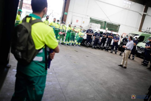 هل سينضم منتخبو الناظور للمبادرة؟.. حاكم مليلية يحتفي بعمال النظافة اعترافا بنجاحهم في تدبير مرحلة كورونا هل سينضم منتخبو الناظور للمبادرة؟.. حاكم مليلية يحتفي بعمال النظافة اعترافا بنجاحهم في تدبير مرحلة كورونا