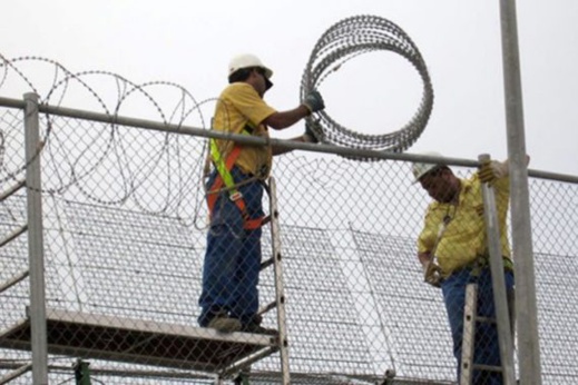 سلطات مليلية وسبتة تزيل الأسلاك الشائكة وتعوضها بأنابيب مقاومة للتسلق سلطات مليلية وسبتة تزيل الأسلاك الشائكة وتعوضها بأنابيب مقاومة للتسلق