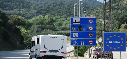 فتح الحدود بين فرنسا وإسبانيا بعد ثلاثة أشهر من الإغلاق